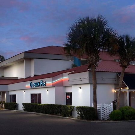 Quality Inn Atlantic Beach-Mayo Clinic Jax Area Buitenkant foto