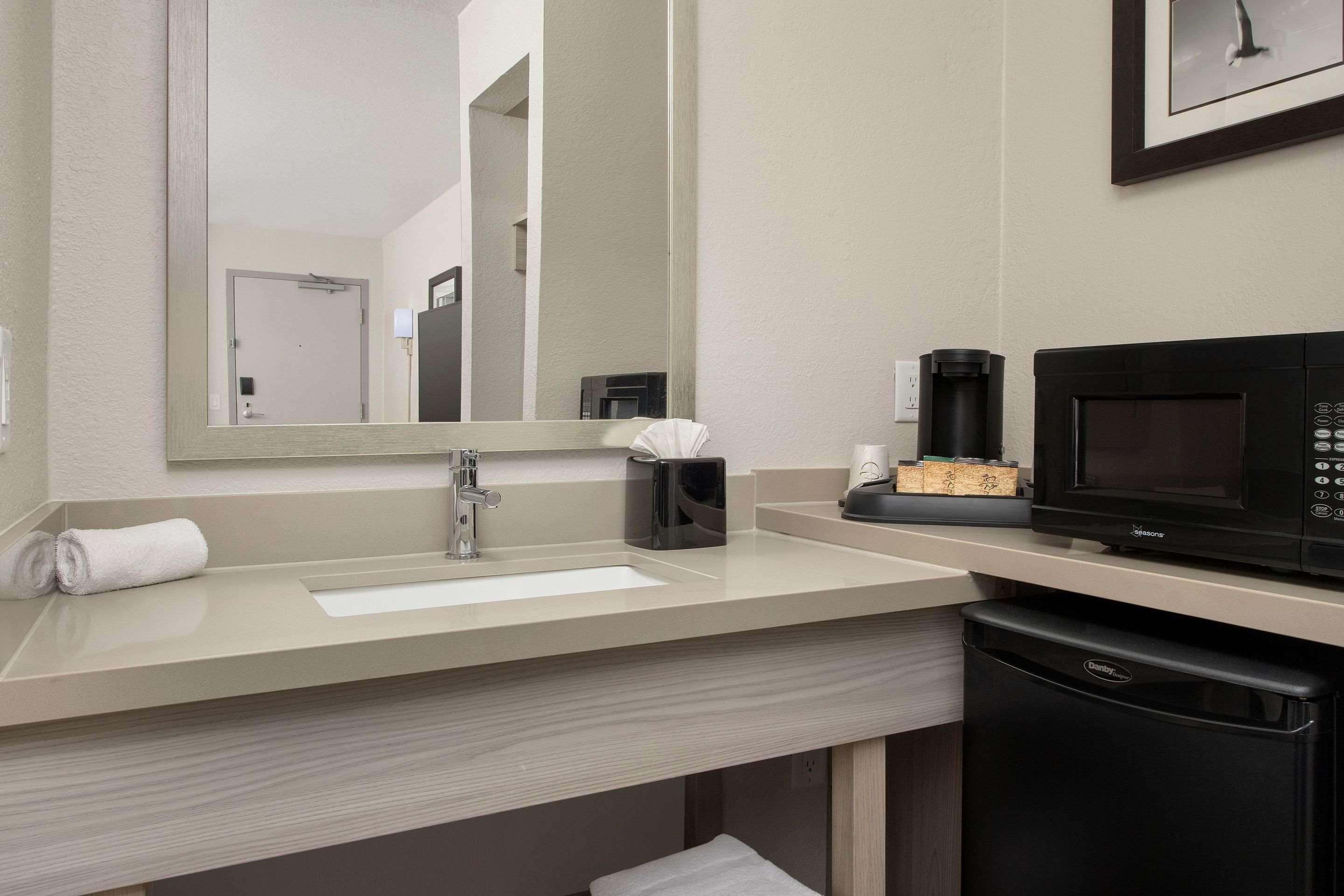 Quality Inn Atlantic Beach-Mayo Clinic Jax Area Buitenkant foto