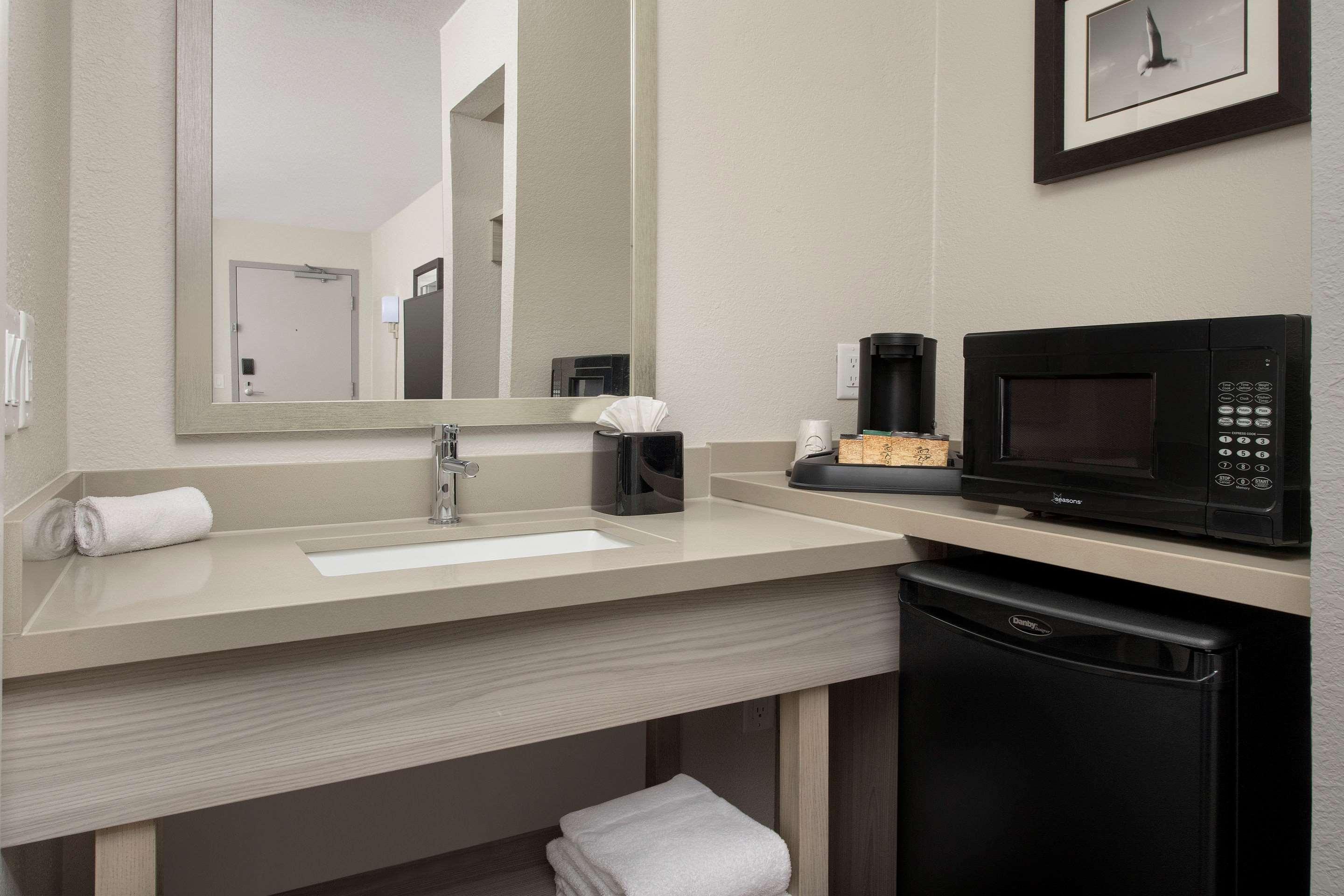 Quality Inn Atlantic Beach-Mayo Clinic Jax Area Buitenkant foto
