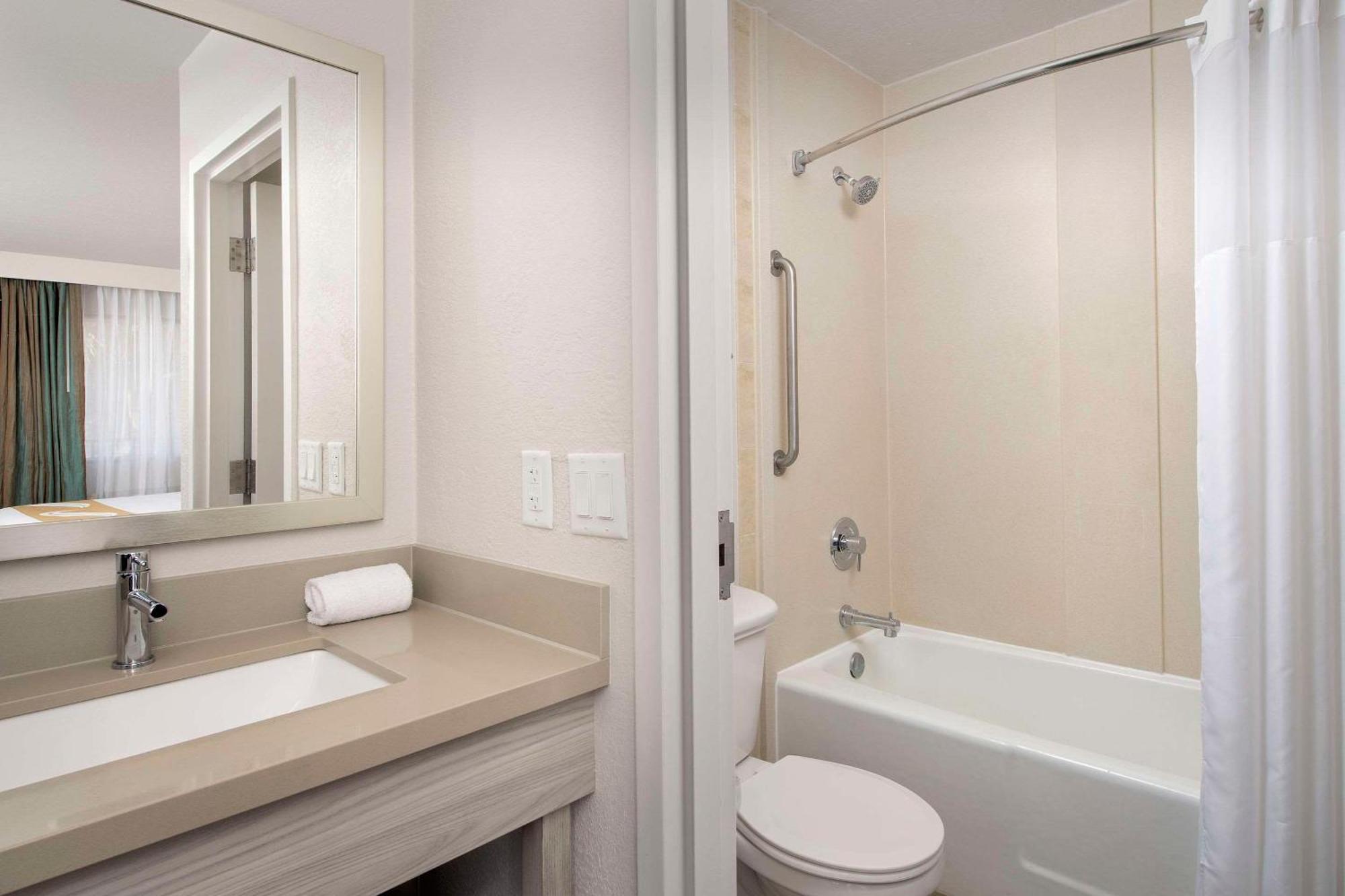 Quality Inn Atlantic Beach-Mayo Clinic Jax Area Buitenkant foto