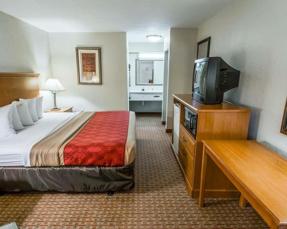 Quality Inn Atlantic Beach-Mayo Clinic Jax Area Buitenkant foto