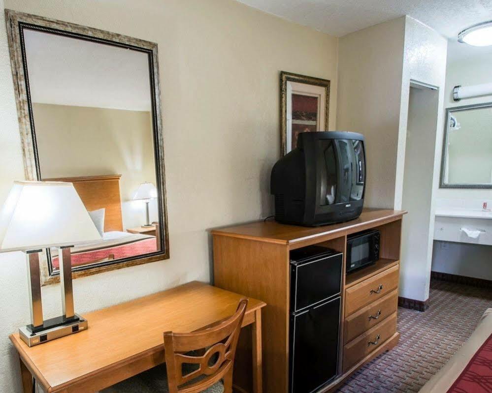 Quality Inn Atlantic Beach-Mayo Clinic Jax Area Buitenkant foto